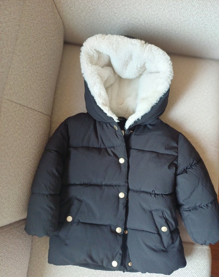 Mango Kız Çocuk Siyah Kürklü Kapüşonlu Mont - Görsel 2