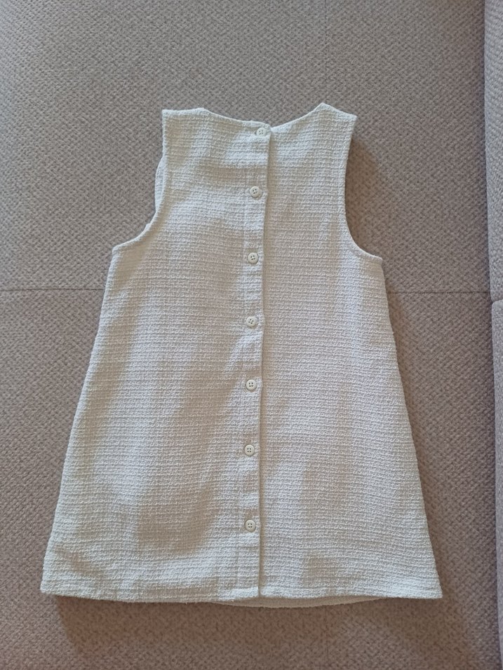 Kız Çocuk Beyaz Düğmeli Kolsuz Elbise - Görsel 3