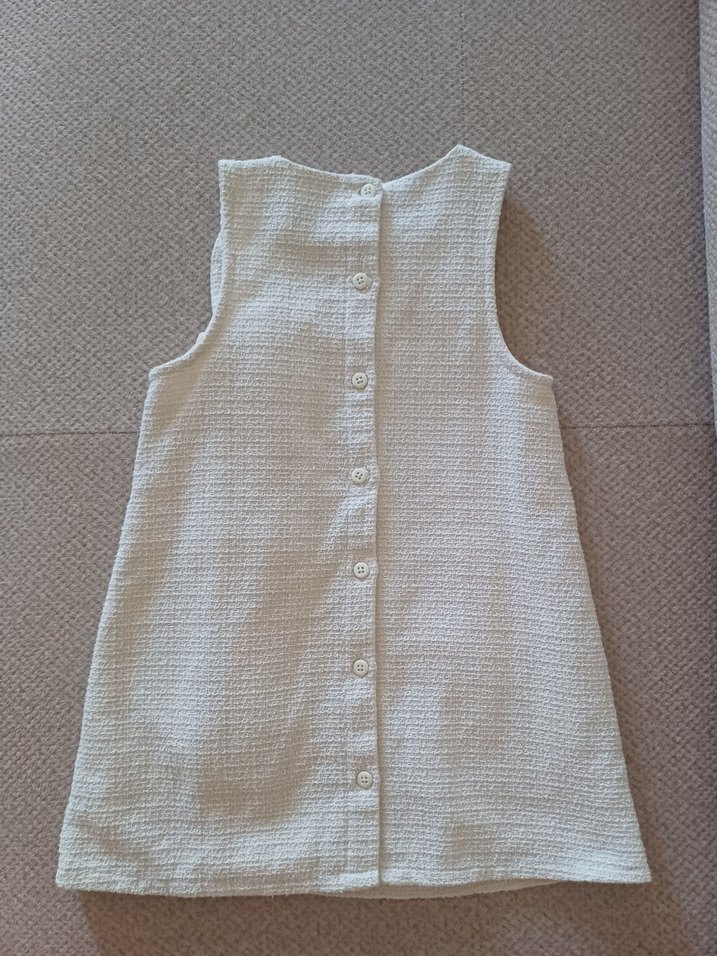 Kız Çocuk Beyaz Düğmeli Kolsuz Elbise - Görsel 4