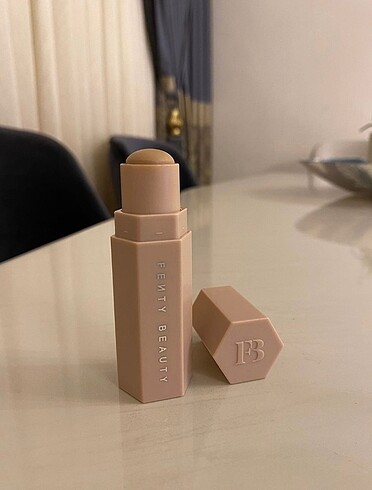 Fenty Beauty Kontür Stick