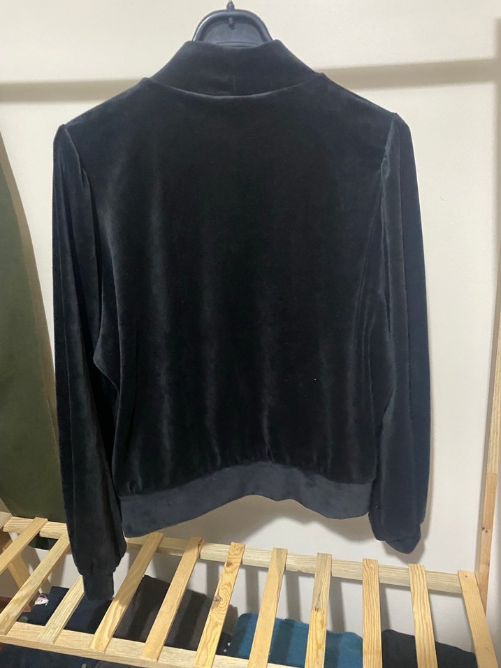 Siyah Süet Yüksek Yakalı Kadın Bluz - Görsel 5