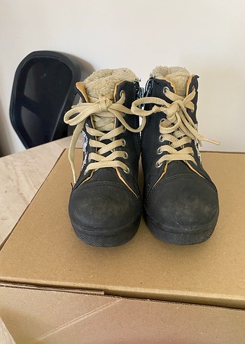 Kız Çocuk Siyah Baskılı Cırtlı Bot - Görsel 4