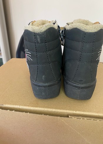 Kız Çocuk Siyah Baskılı Cırtlı Bot - Görsel 5