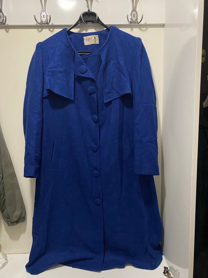 Düğmeli Mavi Uzun Kaban - Görsel 3