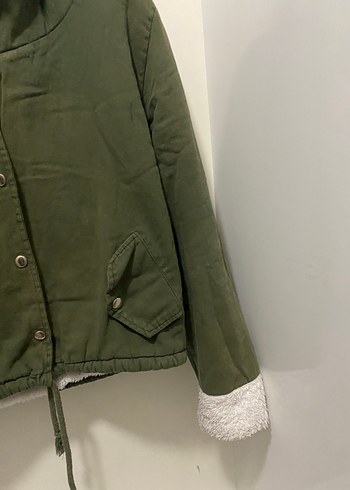 Peluş Detaylı Kapüşonlu Kısa Kadın Ceket - Görsel 3