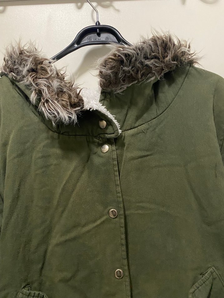 Peluş Detaylı Kapüşonlu Kısa Kadın Ceket - Görsel 4