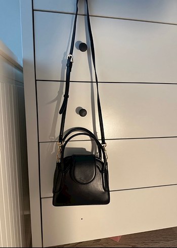 Zara Siyah Deri Minimalist Kadın Çanta