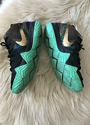 Nike Nike Kyrie 4