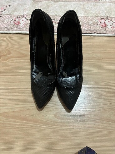 Kadın stiletto topuklu ayakkabı