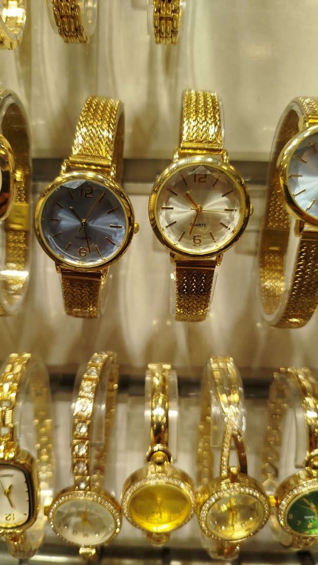 Altın Renkli Kadın Saatleri - Görsel 2