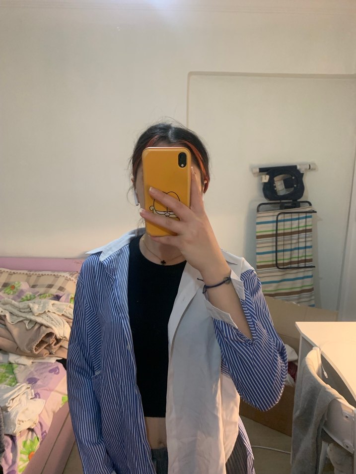 Beyaz mavi desenli uzun kollu gömlek - Görsel 4