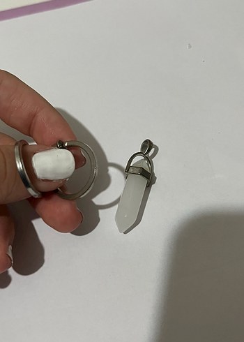 Halka küpe ve doğal taş kolye ucu