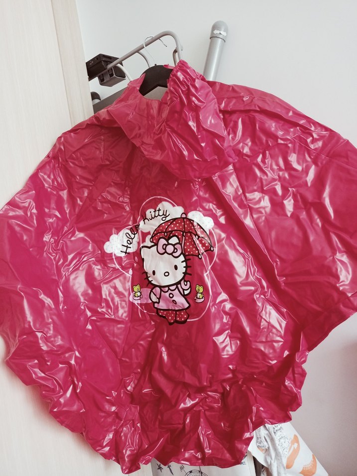 Kız Çocuk Parlak kırmızı Düğmeli Yağmurluk - Görsel 3