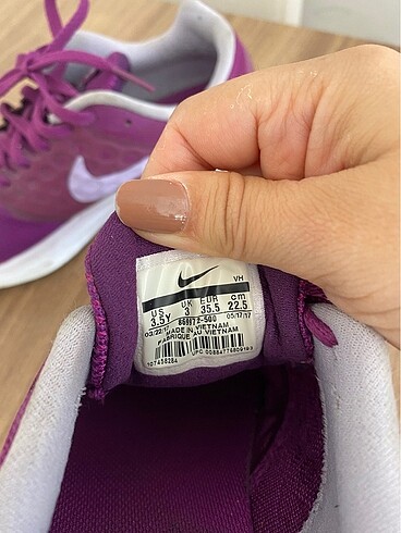 35 Beden mor Renk Orjinal nike ayakkabı