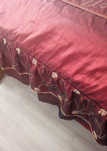 Bordo Parlak Nakışlı Yatak Örtüsü - Görsel 3