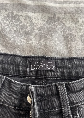 Gri Mini Kot Şort - Görsel 3