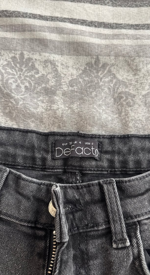 Gri Mini Kot Şort - Görsel 3