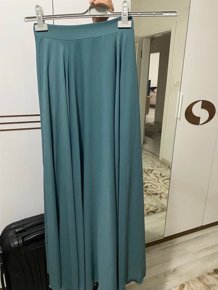 Kadın Turkuaz Uzun Saten Etek-Üst İkili Takım - Görsel 4