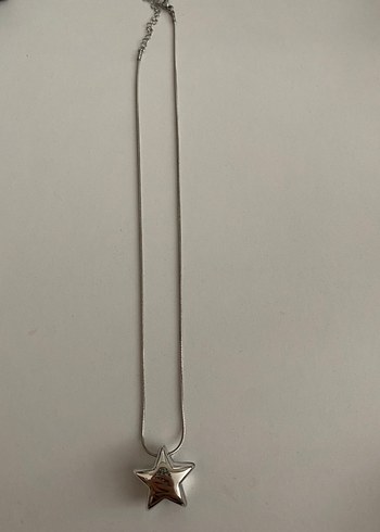 Gri Zincir Detaylı Minimalist Yıldız Kolye