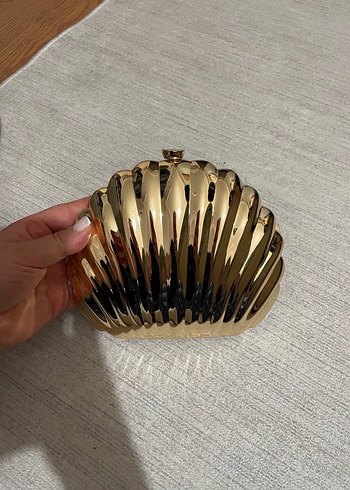 Beden Zincir Detaylı Parlak Altın Kadın Clutch Çanta