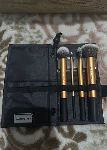 Max Factor X Altın Siyah Makyaj Fırça Seti - Görsel 2