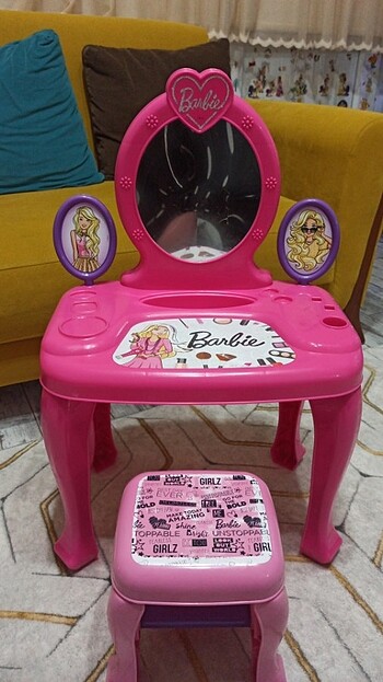 Barbie makyaj masası 