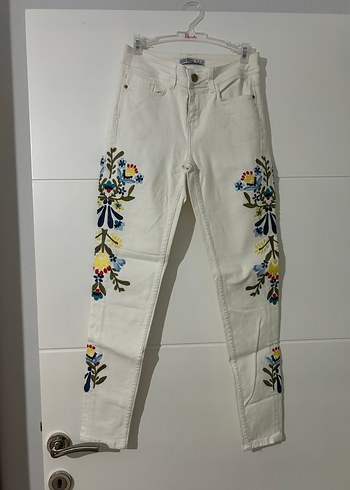 Nakışlı Beyaz Midi Kadın Kot Pantolon