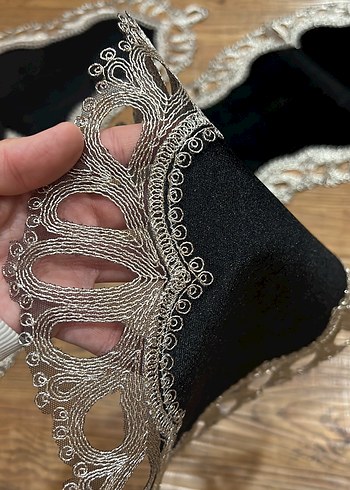 Nakışlı Siyah Masa Örtüsü Takımı