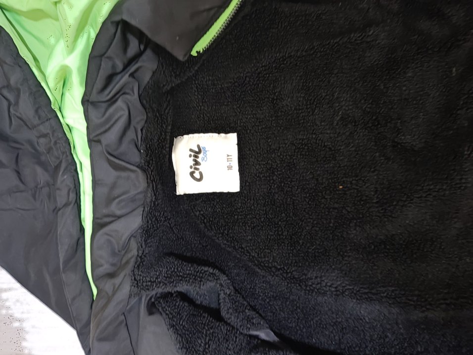 Siyah Kapüşonlu Erkek Çocuk Mont - Görsel 3