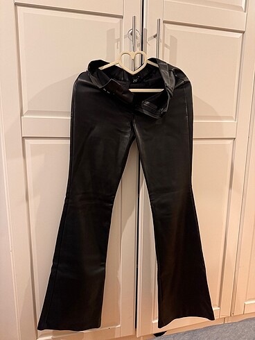 Zara İspanyol paça deri pantolon