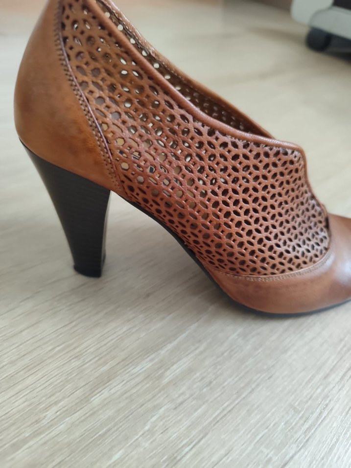 Kahverengi Deri Dolgu Topuklu Kadın Ayakkabısı - Görsel 2