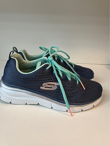 40 Beden 40 numara skechers marka spor ayakkabı