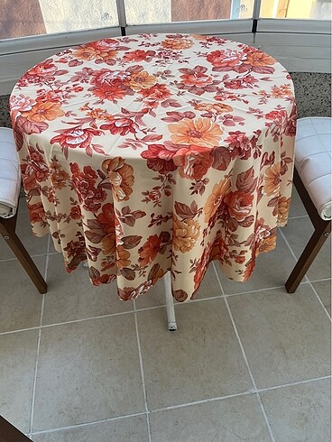 Beden 1.50x1.50 ebatlarında yuvarlak masa örtüsü çok şık
