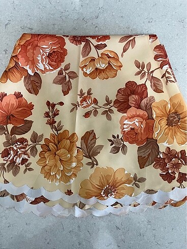 Beden altın Renk 1.50x1.50 ebatlarında yuvarlak masa örtüsü çok şık