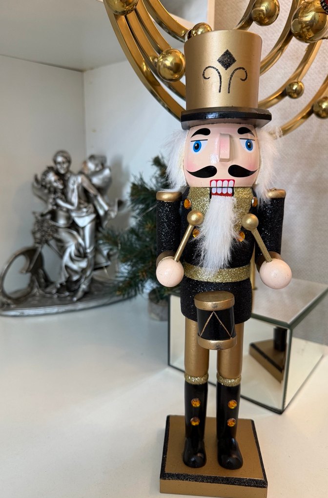 Altın ve Siyah renk fındıkkıran biblo - Görsel 3