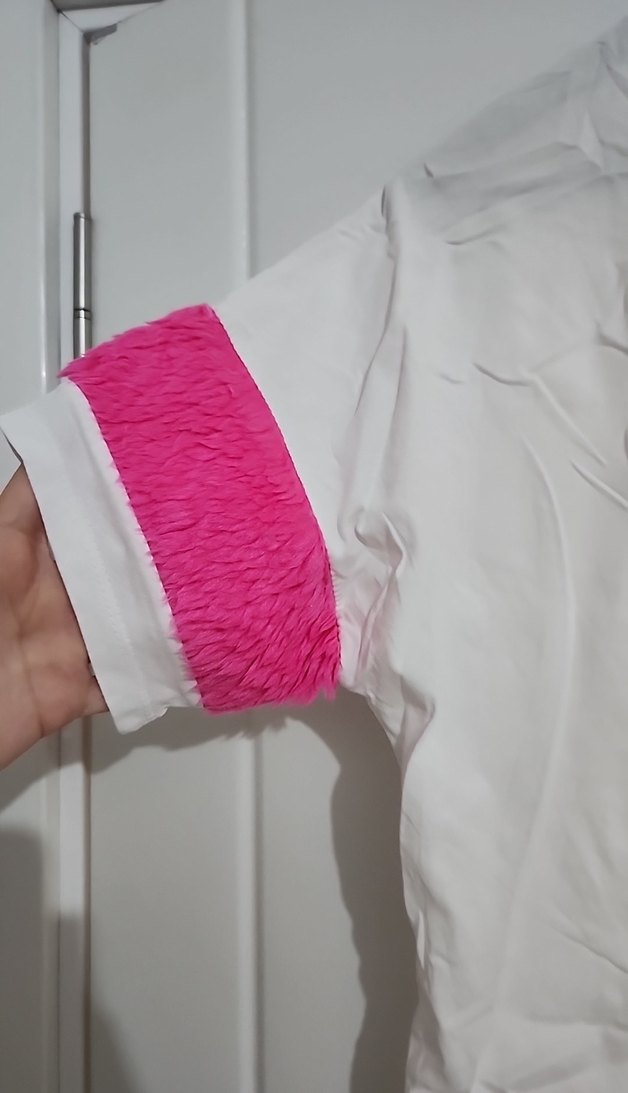 kolları tüy detaylı tişört - Görsel 2