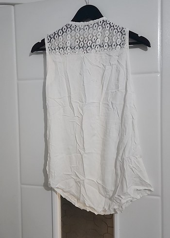 Dantelli V Yakalı Kolsuz Beyaz Bluz - Görsel 5