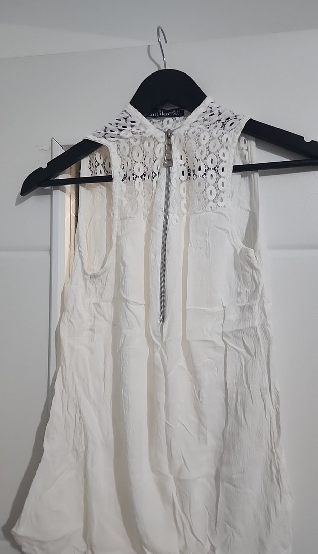 Dantelli V Yakalı Kolsuz Beyaz Bluz - Görsel 4