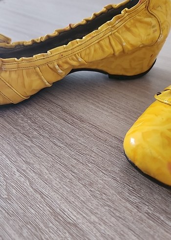 Sarı Parlak Tokalı Blok Topuklu Kadın Babet - Görsel 4