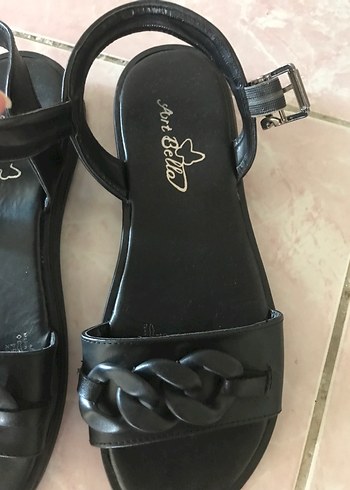 Siyah Deri Zincir Detaylı Kadın Sandalet