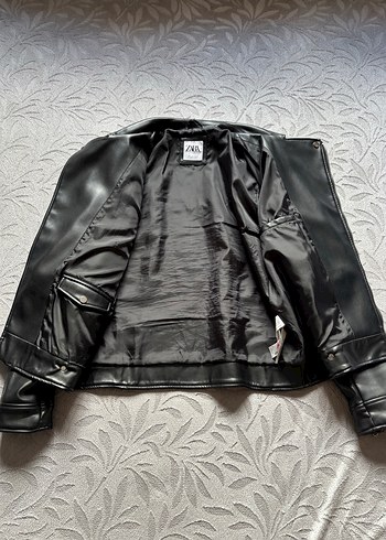 Zara Marka Siyah Deri Mont - Görsel 3
