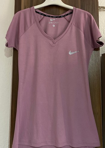 Pembe V Yakalı Kadın Spor Tişörtü