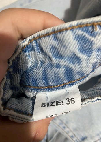 Düğmeli Mavi Batik Desenli Kadın Denim Pantolon - Görsel 3