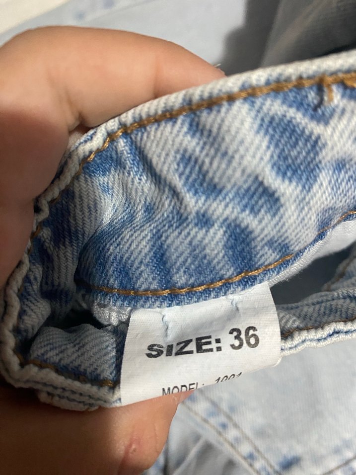 Düğmeli Mavi Batik Desenli Kadın Denim Pantolon - Görsel 3