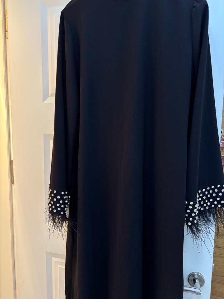 Tüy Detaylı Siyah Uzun Kadın Elbise - Görsel 4