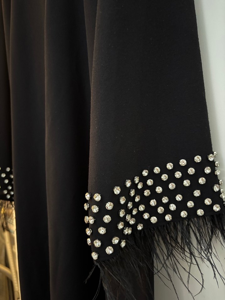 Tüy Detaylı Siyah Uzun Kadın Elbise - Görsel 5