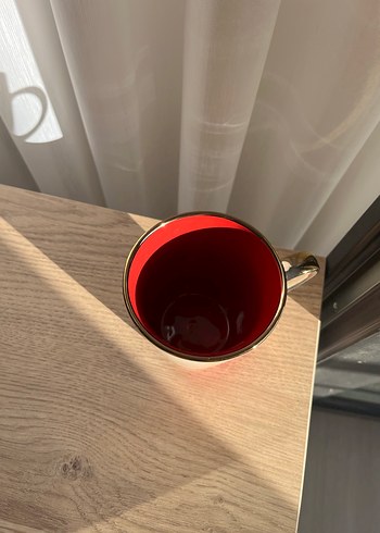 Madame Coco Renkli iç yüzeyli beyaz porselen kupa