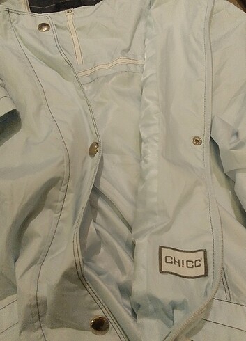 46 Beden beyaz Renk Chicc Marka unisex 46 beden yagmurluk