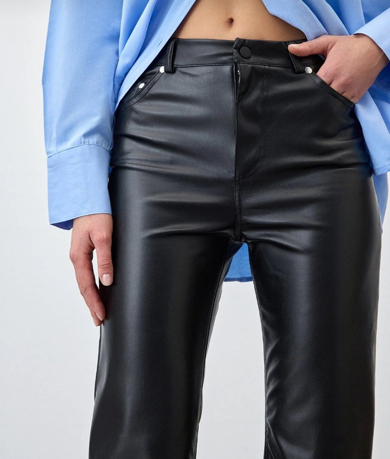 Kadın Siyah Deri Düz Paça Pantolon - Görsel 5