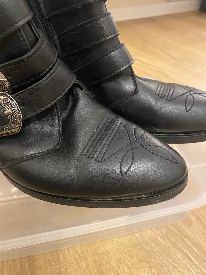 Kovboy Kadın Bot - Görsel 2